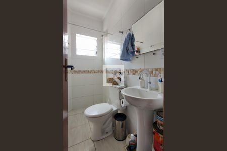 Banheiro de casa de condomínio para alugar com 2 quartos, 54m² em Nova Mirim, Praia Grande
