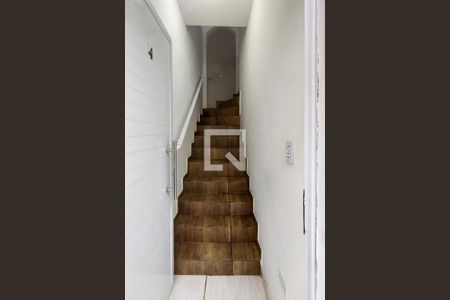 Escada de casa de condomínio para alugar com 2 quartos, 54m² em Nova Mirim, Praia Grande