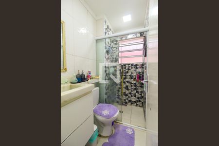 Banheiro de apartamento à venda com 2 quartos, 49m² em Vila Carmosina, São Paulo