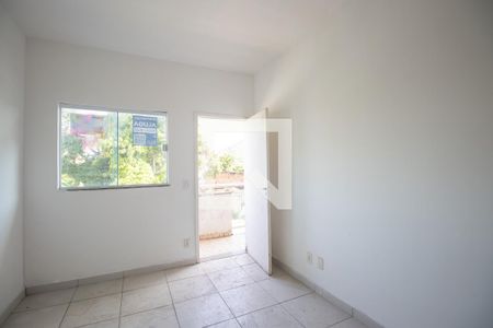 Sala de apartamento para alugar com 2 quartos, 49m² em Colubandê, São Gonçalo