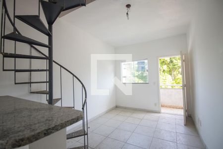 Sala de apartamento para alugar com 2 quartos, 49m² em Colubandê, São Gonçalo
