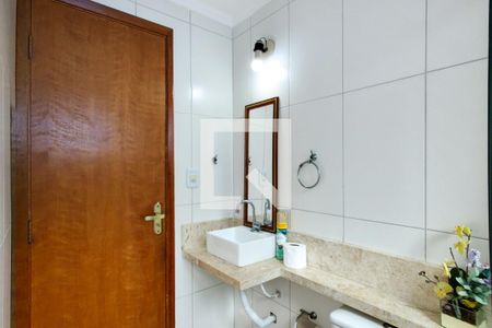 Banheiro de apartamento para alugar com 2 quartos, 64m² em Maracanã, Praia Grande