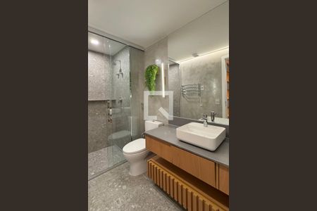 Banheiro da Suíte 1 de apartamento para alugar com 2 quartos, 75m² em Alphaville Industrial, Barueri