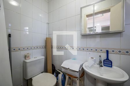 Banheiro de serviço de casa à venda com 2 quartos, 200m² em Vila Santa Catarina, São Paulo