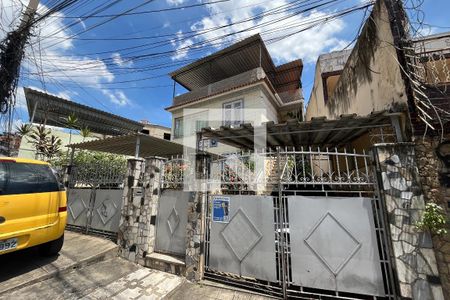 Fachada de casa à venda com 2 quartos, 75m² em Penha, Rio de Janeiro