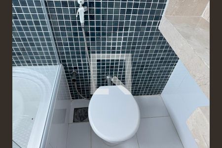 Suíte 1 - Banheiro de casa de condomínio à venda com 4 quartos, 227m² em Vargem Pequena, Rio de Janeiro