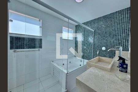 Suíte 1 - Banheiro de casa de condomínio à venda com 4 quartos, 227m² em Vargem Pequena, Rio de Janeiro