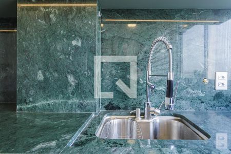 Cozinha de apartamento para alugar com 2 quartos, 70m² em Itaim Bibi, São Paulo