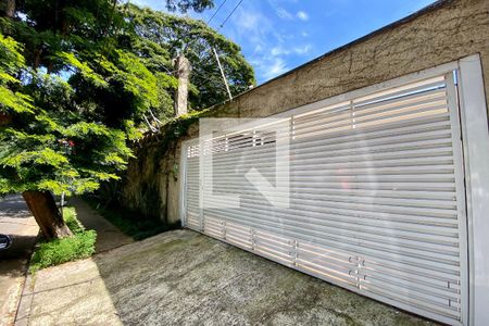 Fachada de casa à venda com 4 quartos, 400m² em Alto de Pinheiros, São Paulo