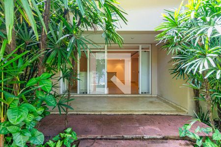 Entrada de casa à venda com 4 quartos, 400m² em Alto de Pinheiros, São Paulo