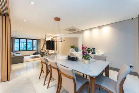 Casa de Condomínio à venda com 3 quartos, 580m² em Santo Amaro, São Paulo