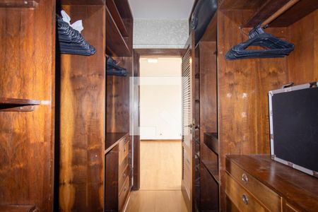Closet da Suíte Master de apartamento para alugar com 5 quartos, 397m² em Mercês, Curitiba