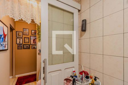 Banheiro de casa à venda com 4 quartos, 300m² em Vila Nova, Porto Alegre