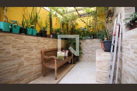 Área Externa de casa à venda com 4 quartos, 300m² em Vila Ivone, São Paulo