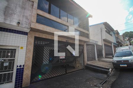 Fachada de casa à venda com 4 quartos, 300m² em Vila Ivone, São Paulo
