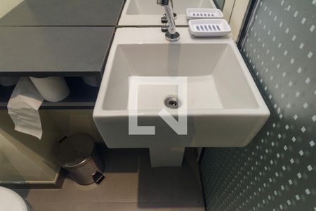 Banheiro de kitnet/studio para alugar com 1 quarto, 10m² em Campos Elíseos, São Paulo