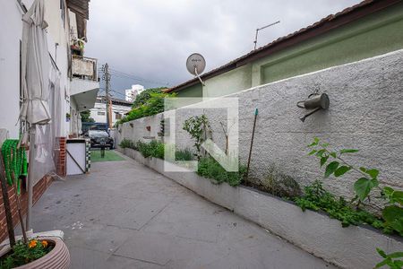 Quintal de casa à venda com 6 quartos, 230m² em Vila Madalena, São Paulo