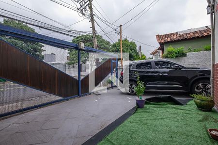 Quintal de casa à venda com 6 quartos, 230m² em Vila Madalena, São Paulo