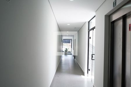 Corredor de apartamento à venda com 1 quarto, 27m² em Vila Invernada, São Paulo