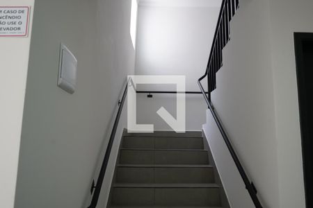 Escada de apartamento à venda com 1 quarto, 27m² em Vila Invernada, São Paulo