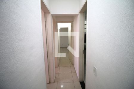 Corredor de apartamento para alugar com 3 quartos, 65m² em Cordovil, Rio de Janeiro