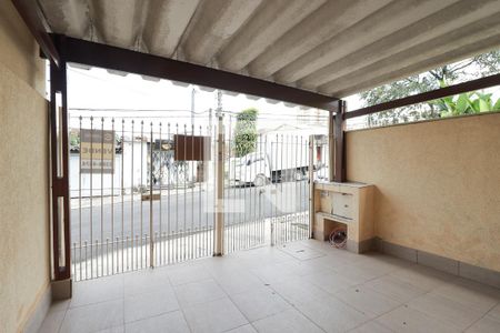 Garagem de casa à venda com 3 quartos, 181m² em Vila Mangalot, São Paulo