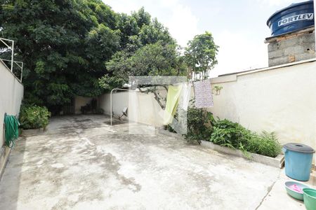 Quintal de casa à venda com 3 quartos, 181m² em Vila Mangalot, São Paulo