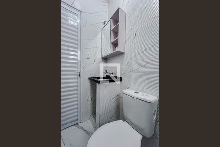 Banheiro de casa para alugar com 1 quarto, 50m² em Vila São José, São Paulo