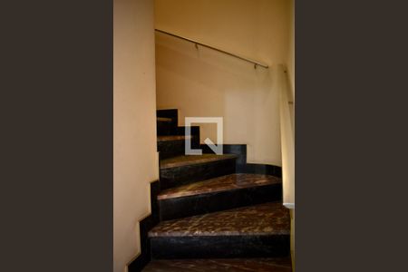 Escadas de casa à venda com 3 quartos, 120m² em Mirandópolis, São Paulo