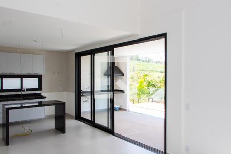 Sala de casa de condomínio à venda com 3 quartos, 263m² em Parque Rural Fazenda Santa Cândida, Campinas