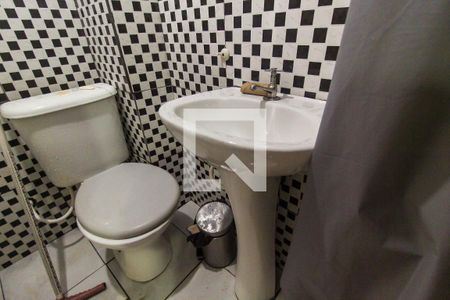 Banheiro da Suíte de casa à venda com 2 quartos, 62m² em Vila Carmosina, São Paulo