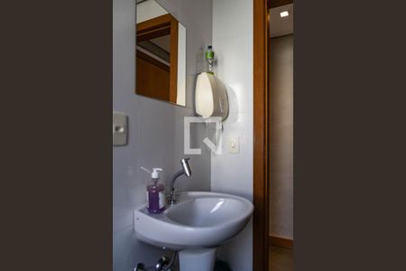 Banheiro de apartamento à venda com 1 quarto, 90m² em Santa Lúcia, Belo Horizonte