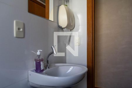 Banheiro de apartamento à venda com 1 quarto, 90m² em Santa Lúcia, Belo Horizonte