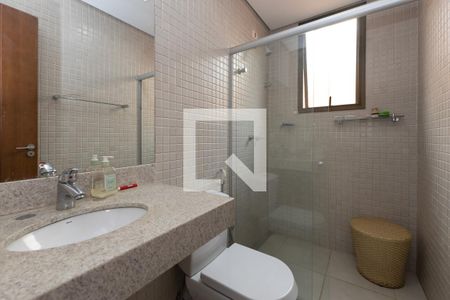 Banheiro da Área de Serviço de casa de condomínio à venda com 4 quartos, 380m² em Alphaville Nova Lima, Nova Lima