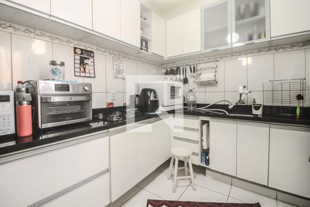 Cozinha e Área de Serviço de apartamento à venda com 2 quartos, 90m² em Floresta, Porto Alegre