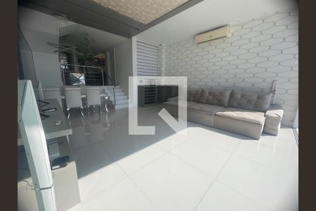 Casa à venda com 3 quartos, 300m² em Piratininga, Niterói