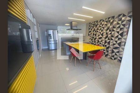 Casa à venda com 3 quartos, 300m² em Piratininga, Niterói