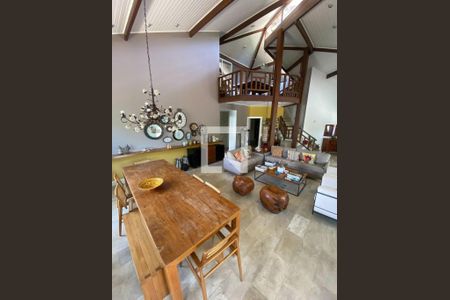 Casa à venda com 4 quartos, 237m² em Badu, Niterói