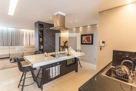 Cozinha de apartamento à venda com 2 quartos, 164m² em Lourdes, Belo Horizonte
