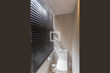 Banheiro de Serviço de apartamento à venda com 2 quartos, 164m² em Lourdes, Belo Horizonte