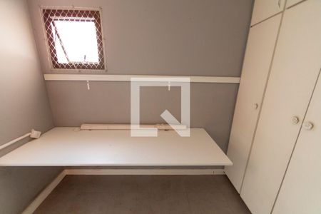 Quarto de Serviço de apartamento para alugar com 3 quartos, 130m² em Alphaville, Barueri