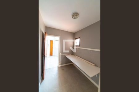 Quarto de Serviço de apartamento para alugar com 3 quartos, 130m² em Alphaville, Barueri