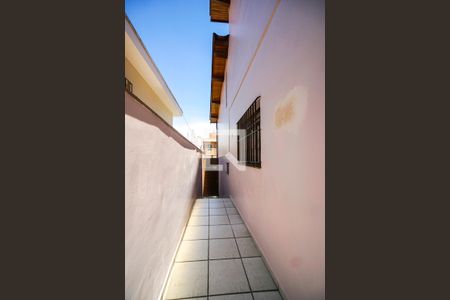 Corredor lateral de casa à venda com 3 quartos, 200m² em Chácara Califórnia, São Paulo