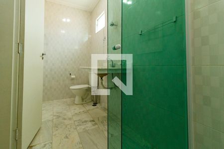 Banheiro serviço de casa à venda com 3 quartos, 220m² em Vila Gustavo, São Paulo