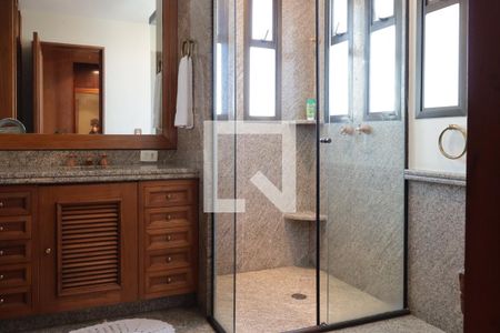 Banheiro da suíte principal de apartamento à venda com 5 quartos, 330m² em Indianópolis, São Paulo
