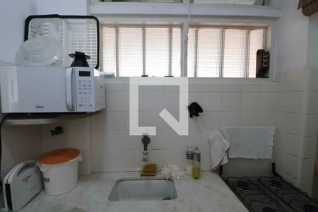 Cozinha de apartamento para alugar com 1 quarto, 43m² em Barra Funda, Guarujá