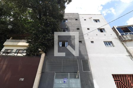 Fachada de casa para alugar com 1 quarto, 30m² em Vila Irmaos Arnoni, São Paulo