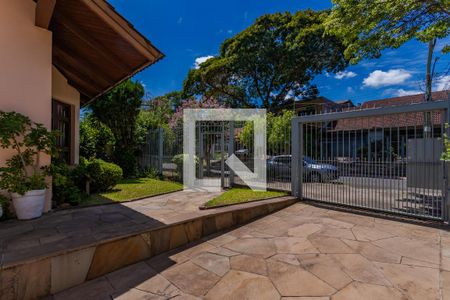 Quintal de casa à venda com 5 quartos, 376m² em Jardim Itu, Porto Alegre