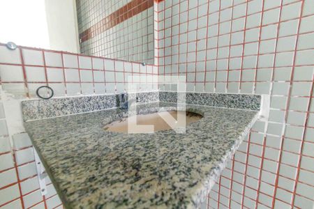 Banheiro da Suíte 1 de casa de condomínio à venda com 3 quartos, 297m² em Vargem Pequena, Rio de Janeiro