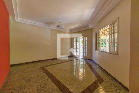 Sala de casa de condomínio à venda com 3 quartos, 297m² em Vargem Pequena, Rio de Janeiro